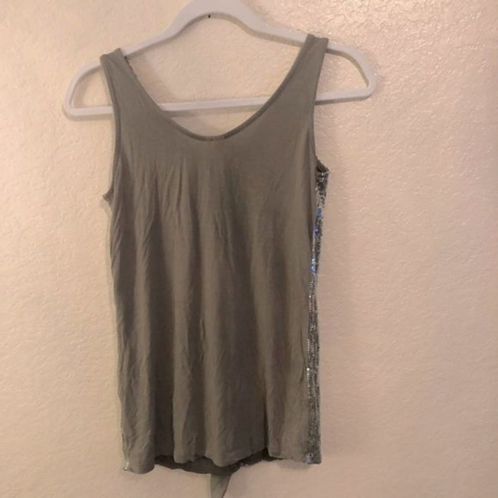 NWT Silver Grey Sequin Lined Tank Top Size Small - Picture 4 of 6